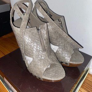 Liliana Ashanti Heels in Grey